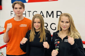 Tre unga thaiboxningsledare. Tim Johansson, Ebba Ålöw och Alicia Karlsson.