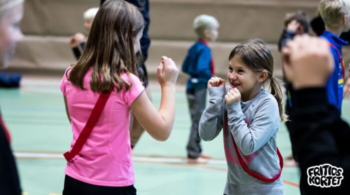 Barn i kampsportsträning